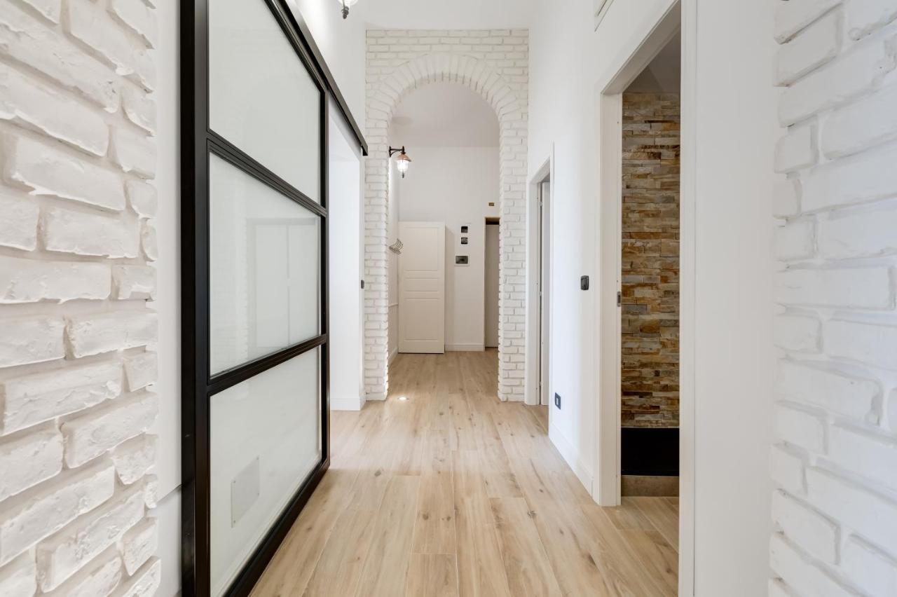 Bmga L Glam Industrial 3-Bed Apartment In Termini Рим Экстерьер фото