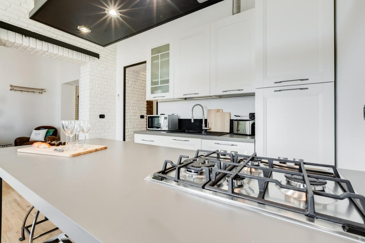 Bmga L Glam Industrial 3-Bed Apartment In Termini Рим Экстерьер фото