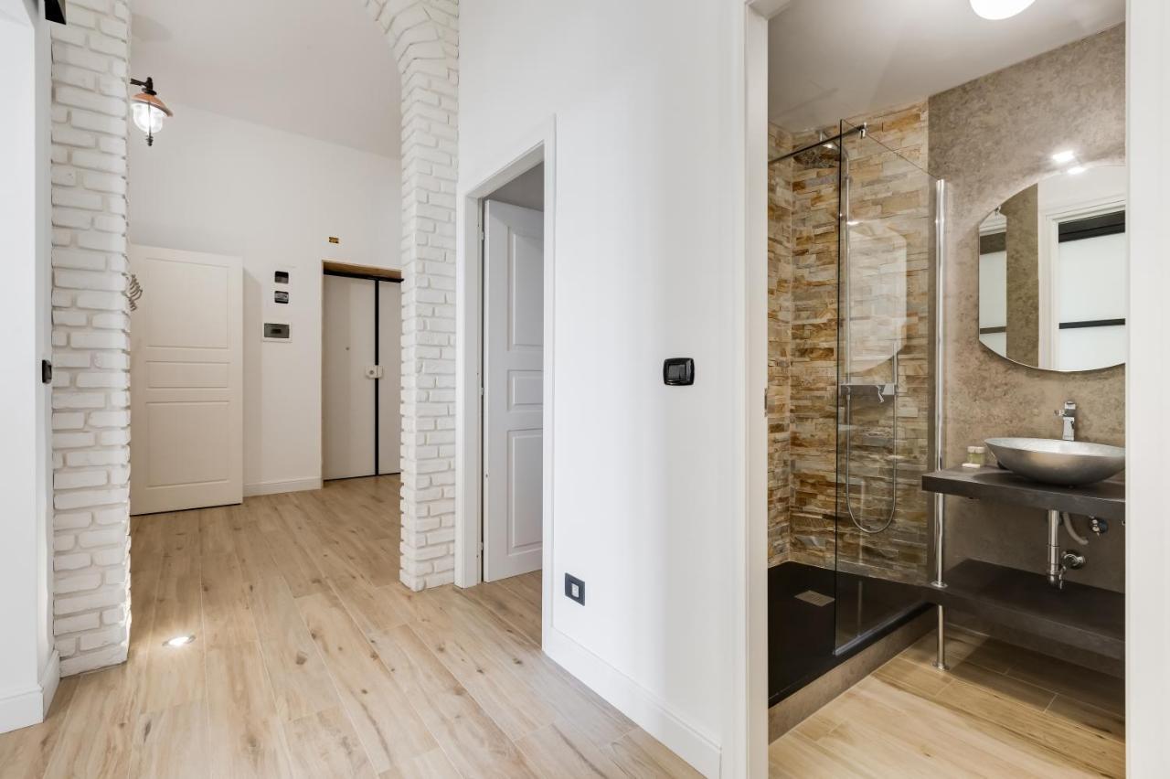 Bmga L Glam Industrial 3-Bed Apartment In Termini Рим Экстерьер фото