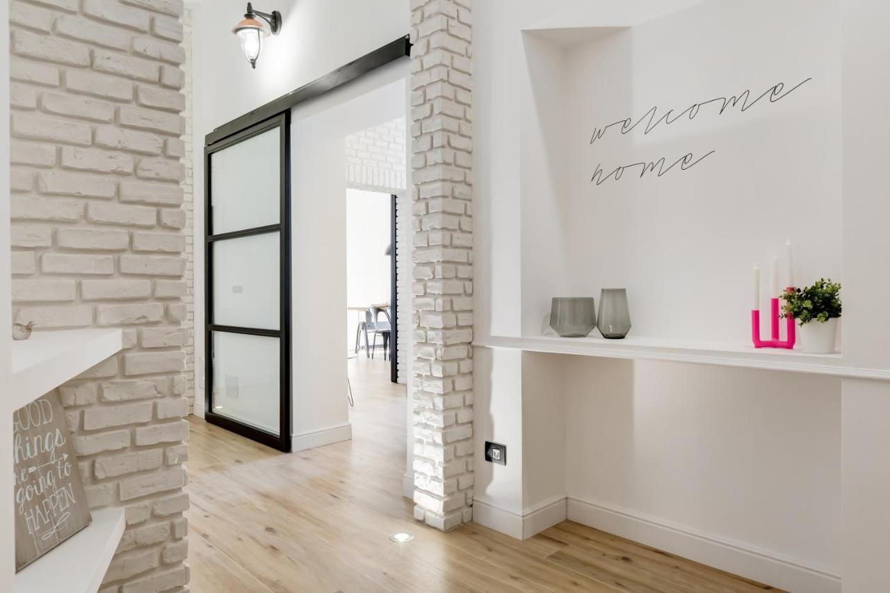 Bmga L Glam Industrial 3-Bed Apartment In Termini Рим Экстерьер фото