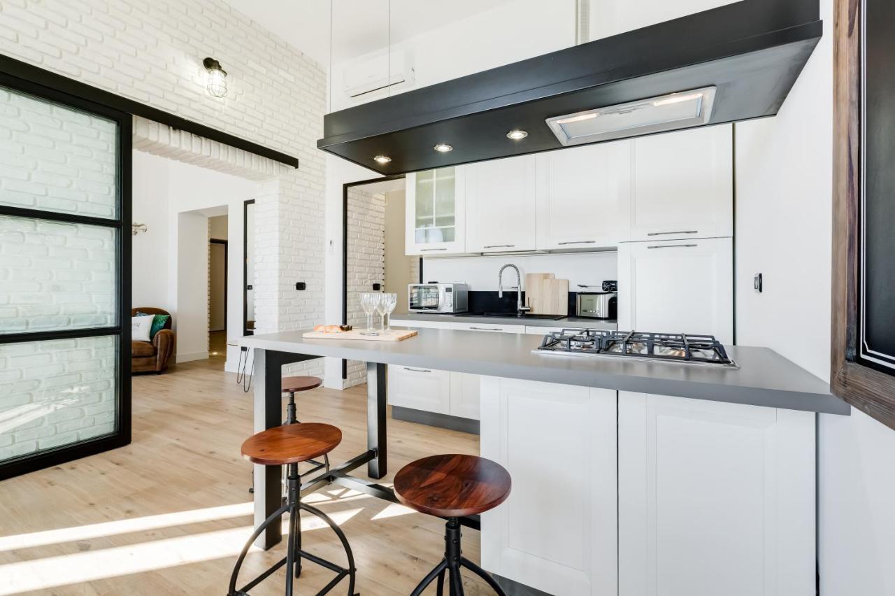 Bmga L Glam Industrial 3-Bed Apartment In Termini Рим Экстерьер фото