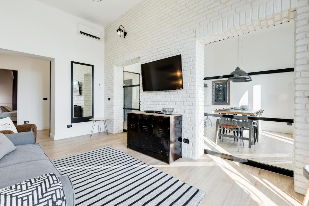 Bmga L Glam Industrial 3-Bed Apartment In Termini Рим Экстерьер фото