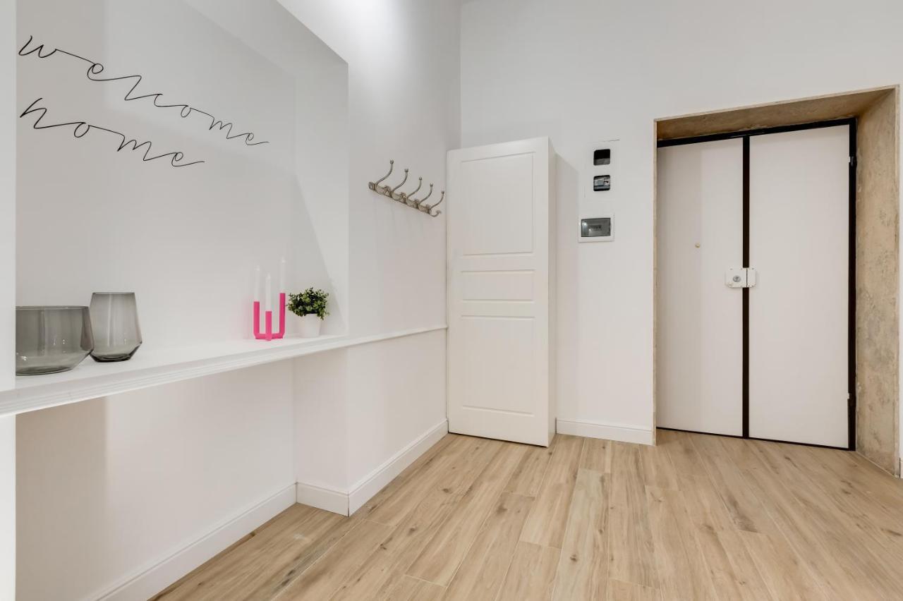 Bmga L Glam Industrial 3-Bed Apartment In Termini Рим Экстерьер фото