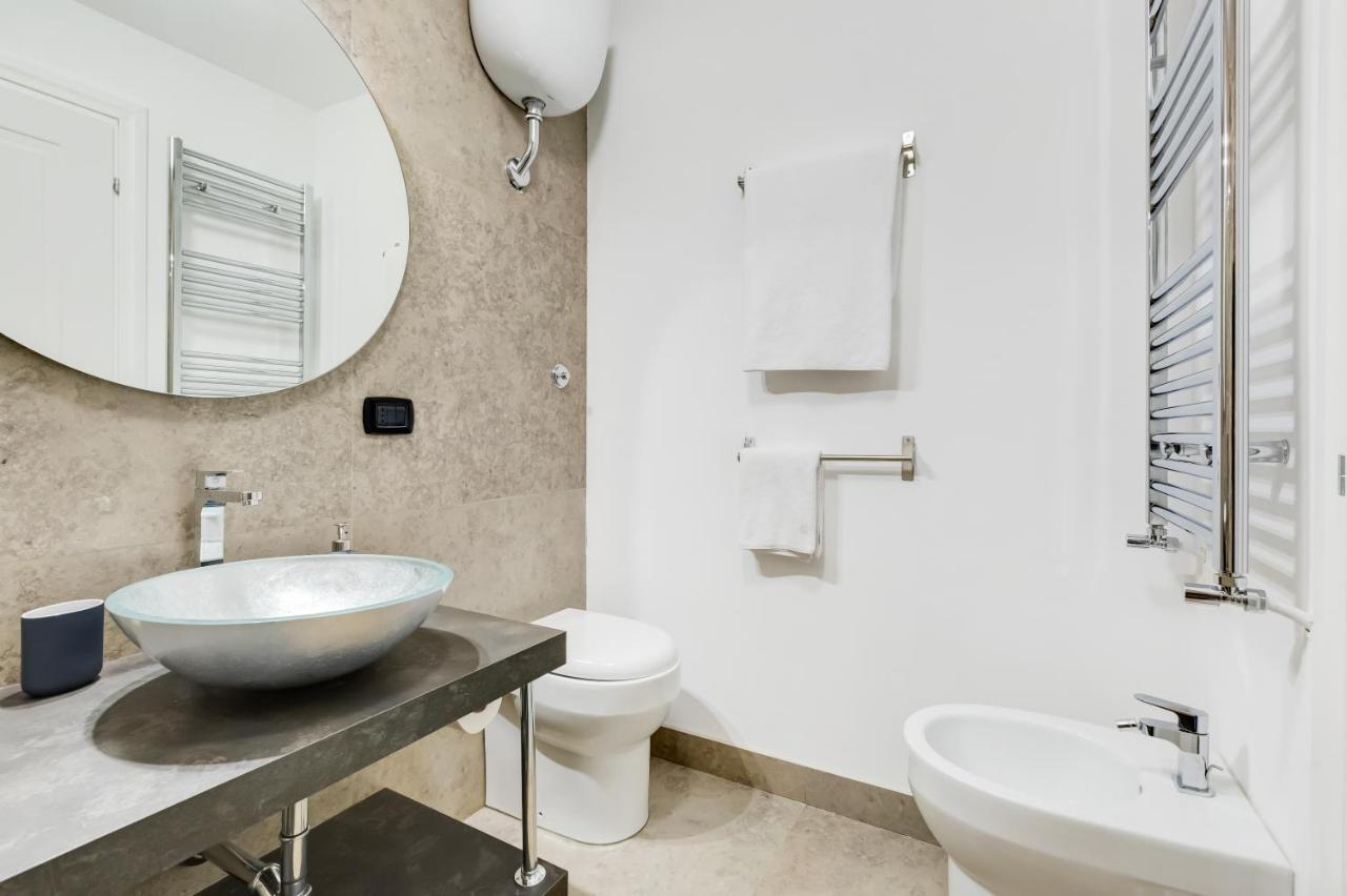 Bmga L Glam Industrial 3-Bed Apartment In Termini Рим Экстерьер фото