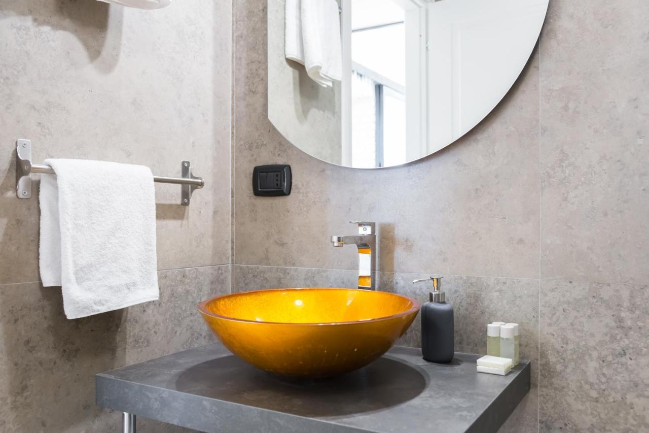 Bmga L Glam Industrial 3-Bed Apartment In Termini Рим Экстерьер фото