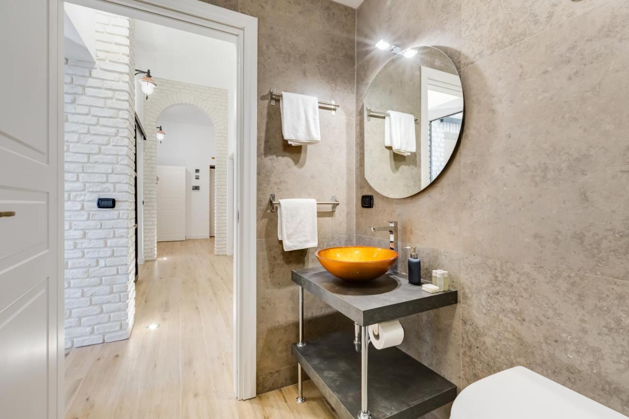 Bmga L Glam Industrial 3-Bed Apartment In Termini Рим Экстерьер фото