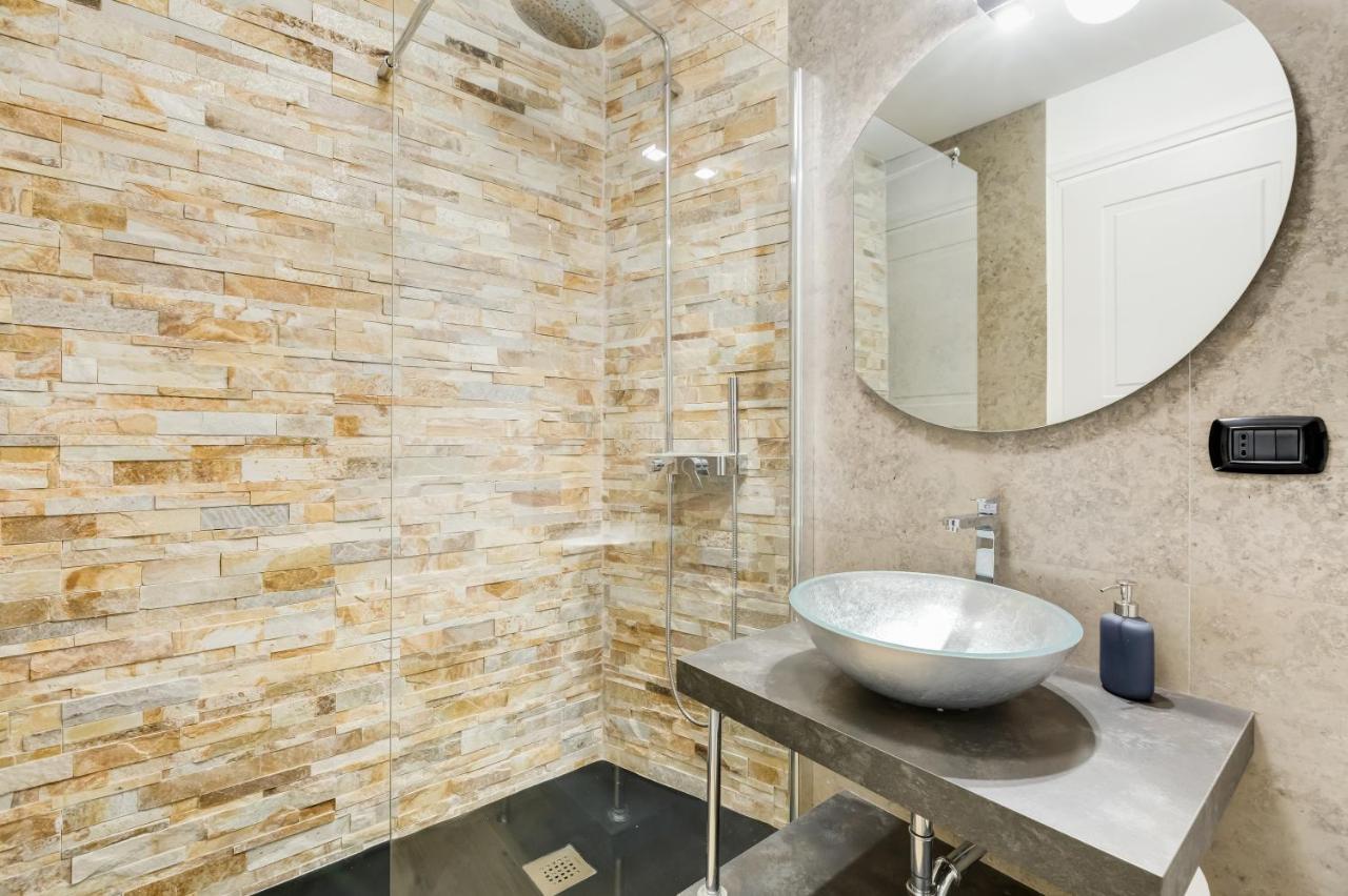 Bmga L Glam Industrial 3-Bed Apartment In Termini Рим Экстерьер фото